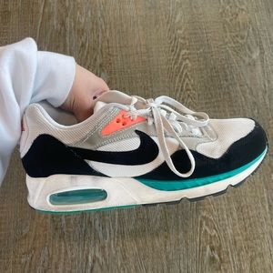 NIKE AIR MAX